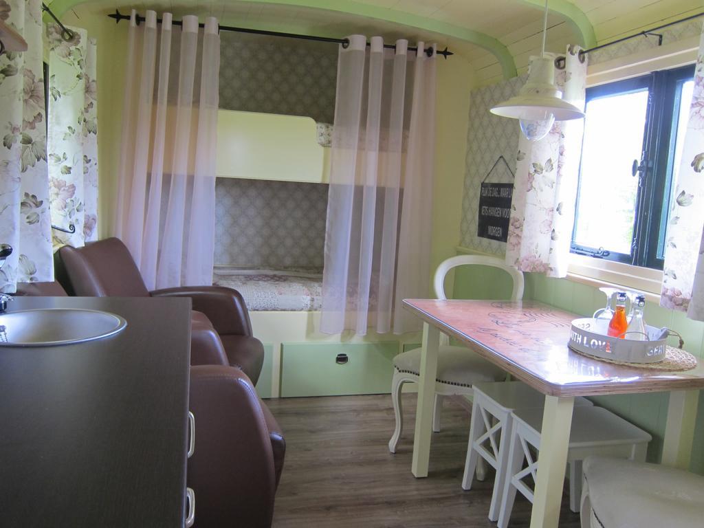 Pipowagen Minicamping De Linde Merselo Kamer foto